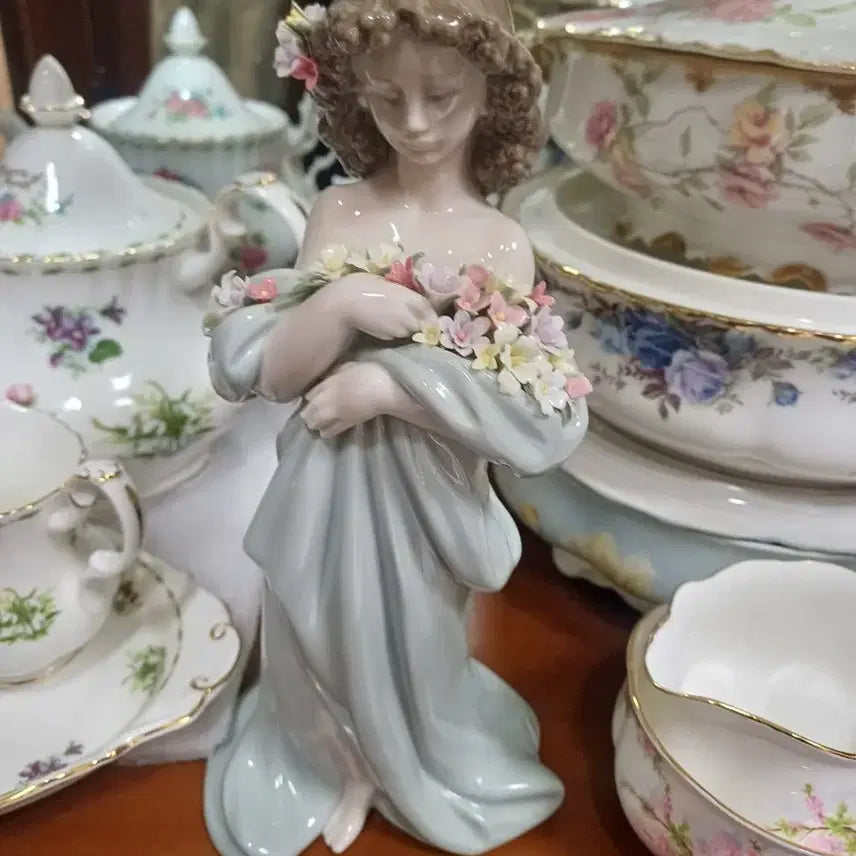 [BUNJANG] Lladró Love's Petals Figurine / 스페인야드로 사랑의꽃잎