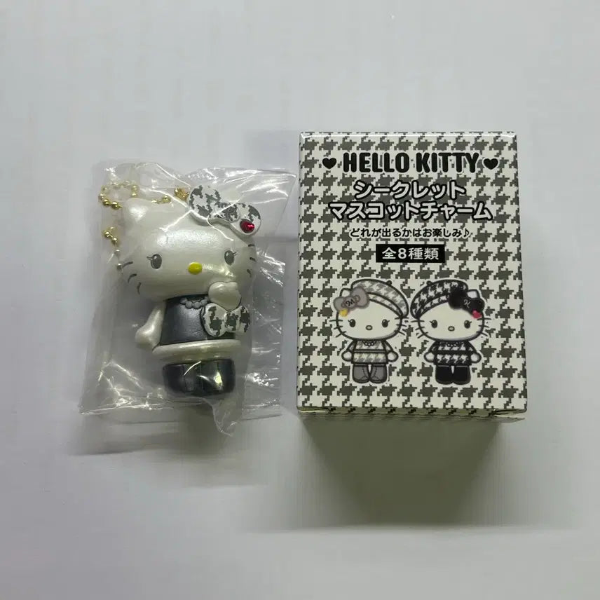 [BUNJANG] Hello Kitty Monokuro Keychain New / 헬로키티 모노쿠로 키링 새상품