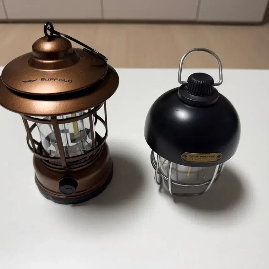 [BUNJANG] Camping Lantern Set / 캠핑 랜턴 두 개 일괄 판매합니다.