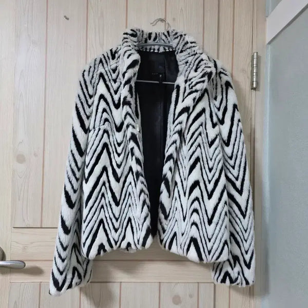 [BUNJANG] SI Zigzag Pattern Faux Fur Jacket / SI' 지그재그 패턴 퍼 자켓