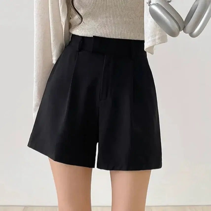 [BUNJANG] Black Pintuck 3/4 Length Back-Banded Shorts Slacks / 검정색 핀턱 3부 뒷밴딩 반바지 슬랙스