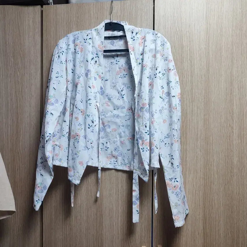 [BUNJANG] Chuu Daily Hanbok Floral Cardigan / 최종가격내림)츄 생활한복 꽃무늬 가디건 새상품