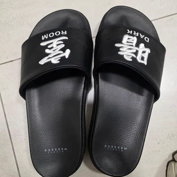 [BUNJANG] Dark Room Studio Slippers / 다크룸 스튜디오 슬리퍼