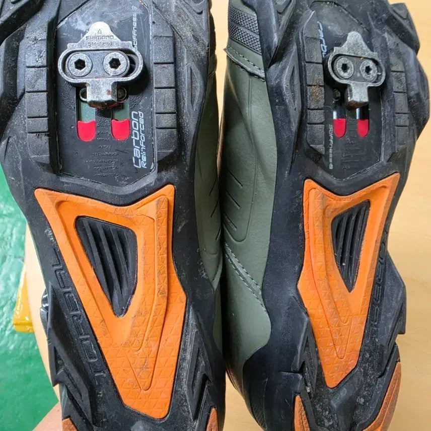 [BUNJANG] Shimano Carbon Reinforced MTB Cycling Shoes (255mm) / 시마노 자전거슈즈