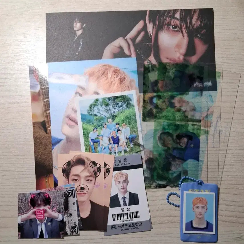 [BUNJANG] Stray Kids Bang Chan Postcard Photocard Bundle Set / 스트레이키즈 방찬 엽서 증사 비공굿 스테이 2기 구성물 일괄 울프찬 처분