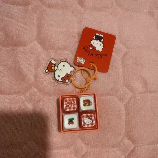 [BUNJANG] Hello Kitty Keycap Keychain 4-Hole Red / 헬로키티 키캡 키링 4구 레드