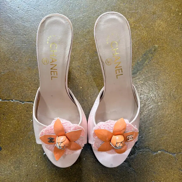 [BUNJANG] Chanel Flower Embellished Mule Sandals Pink / 샤넬 플라워 장식 뮬 샌들 핑크