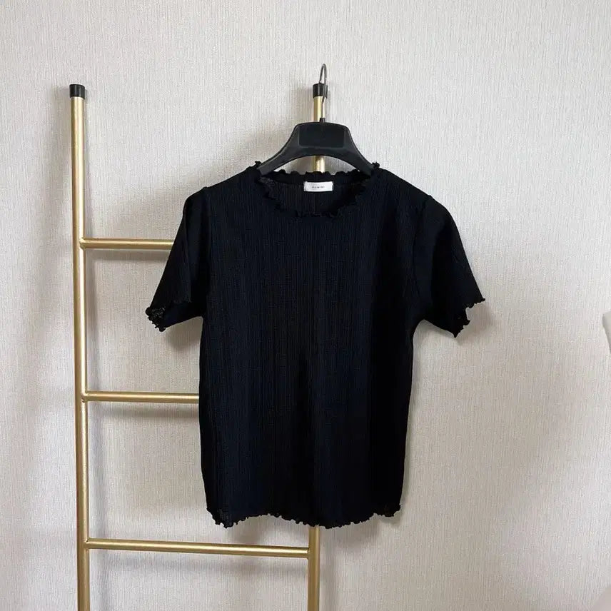 [BUNJANG] Black Wavy Trim Shirt / 26000 블랙 물결 테두리셔츠
