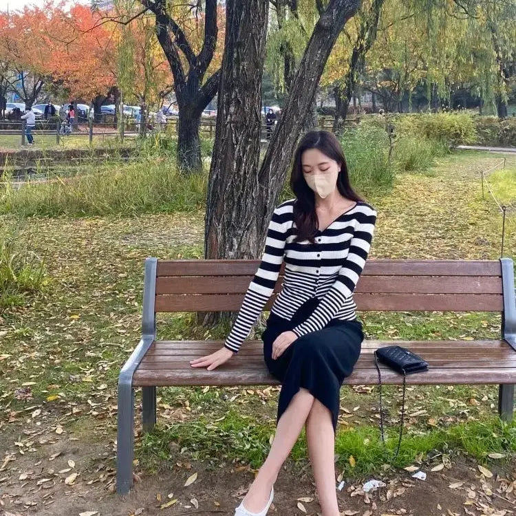 [BUNJANG] Renne Heartneck Stripe Cardigan Knit / 렌느 하트넥 스트라이프 가디건 니트