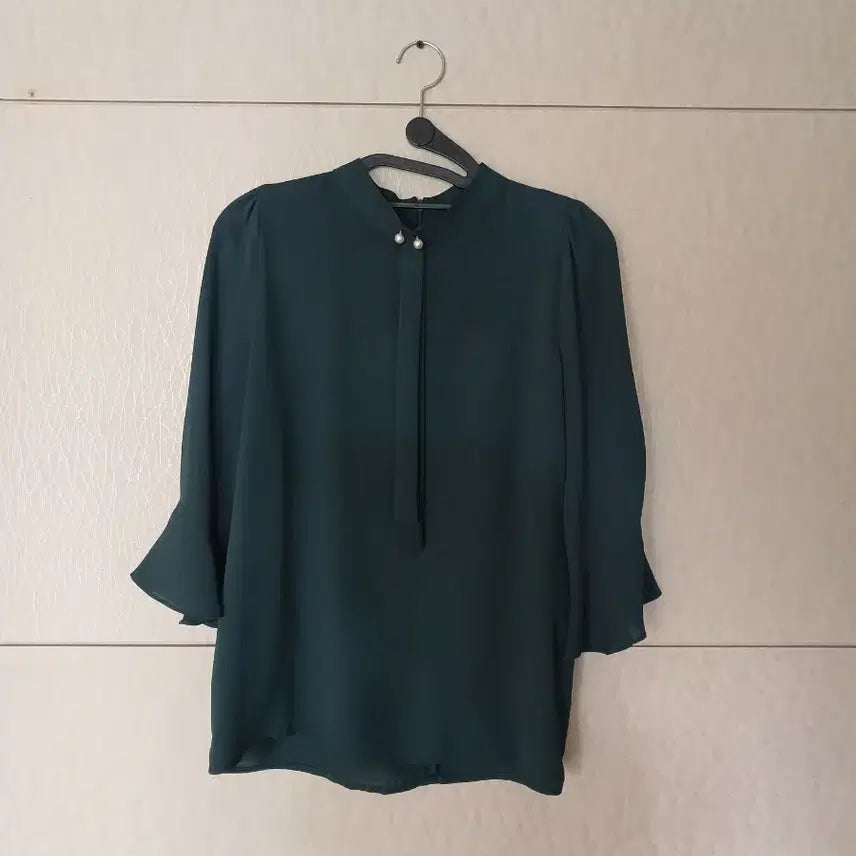 [BUNJANG] Dark Green Pearl Embellished Blouse / 다크 그린 진주 장식 블라우스
