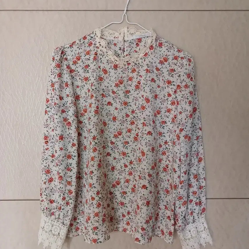 [BUNJANG] Antique Flower Lace Collar Blouse / 앤틱 플라워 레이스 칼라 블라우스