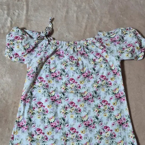 [BUNJANG] Floral Off-Shoulder Blouse with Puff Sleeves / 꽃무늬 오프숄더 블라우스