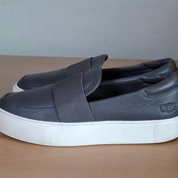 [BUNJANG] UGG Leather Slip-on Shoes (240mm) / UGG 가죽 슬립온 240