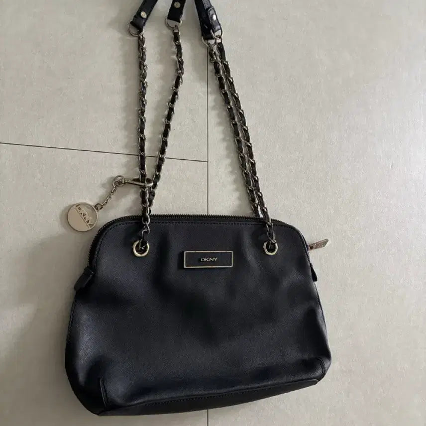 [BUNJANG] DKNY Black Chain Shoulder Bag / DKNY 체인 숄더백 블랙