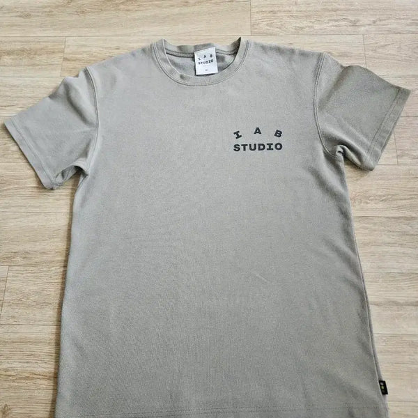 [BUNJANG] IAB Studio Olive Green Short Sleeve T-Shirt / 아이앱 스튜디오 올리브 그린 반팔 티셔츠