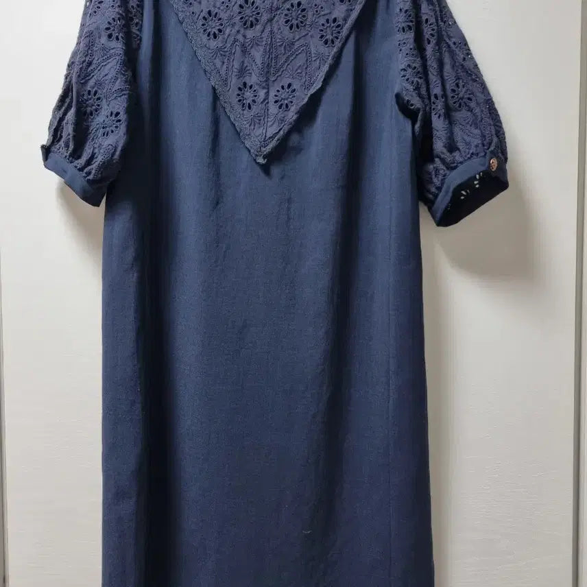 [BUNJANG] LYNN Punch Embroidery Dress Navy / LYNN 펀칭 자수 원피스 55