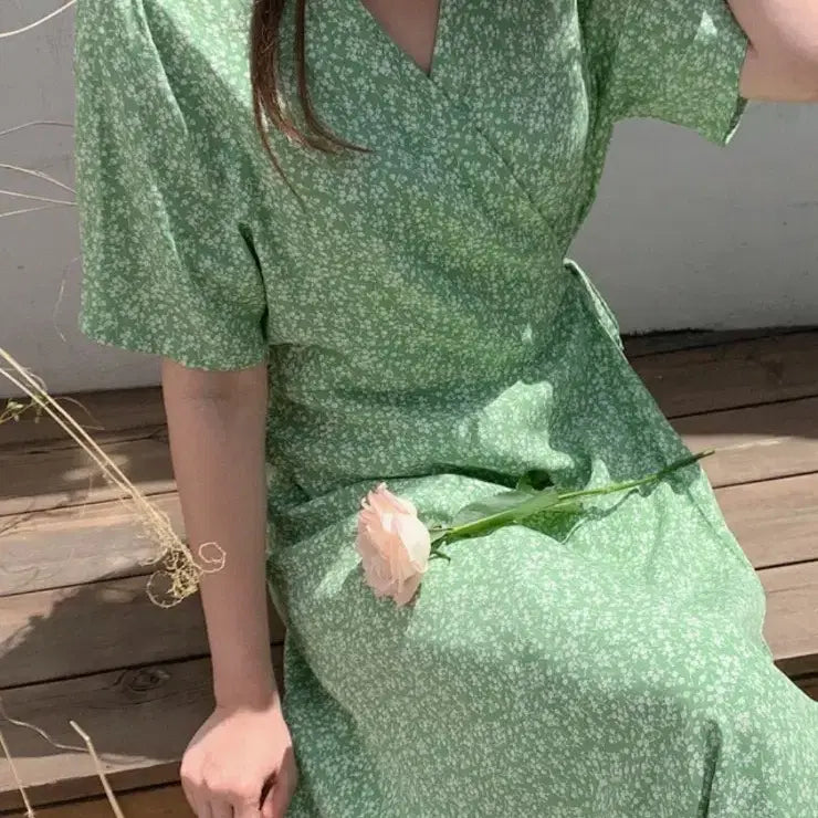 [BUNJANG] Green Floral Print Wrap Dress / 그린 잔꽃무늬 랩 원피스 민트