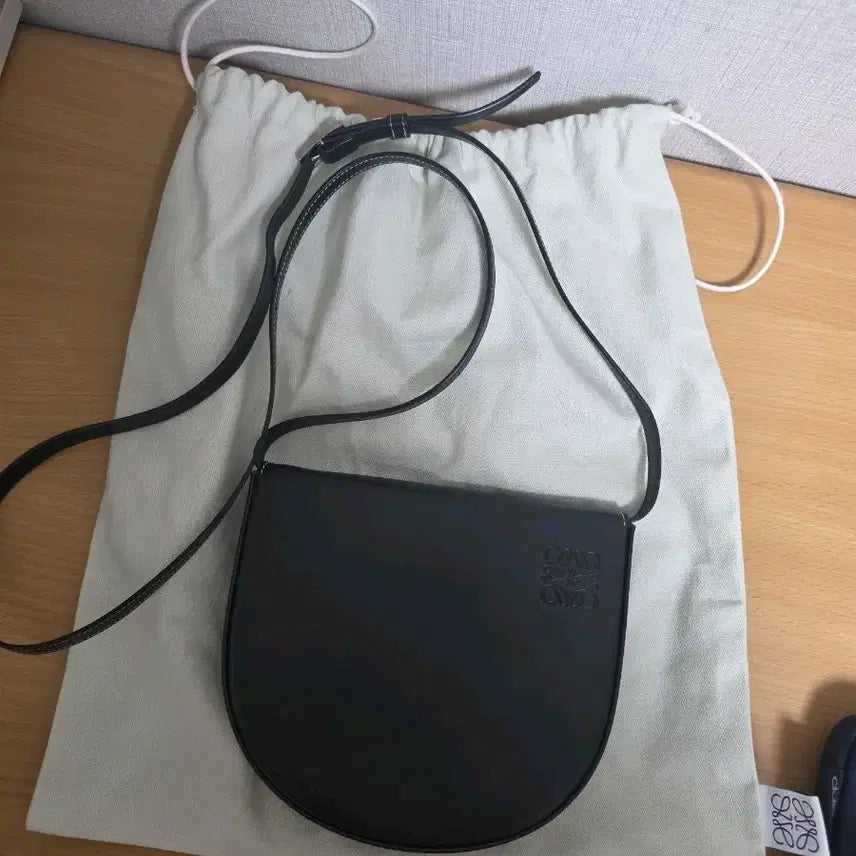 [BUNJANG] Loewe Heel Bag Small Black Leather / !!반값보다 저렴!! 로에베 힐백 스몰 블랙 LOEWE