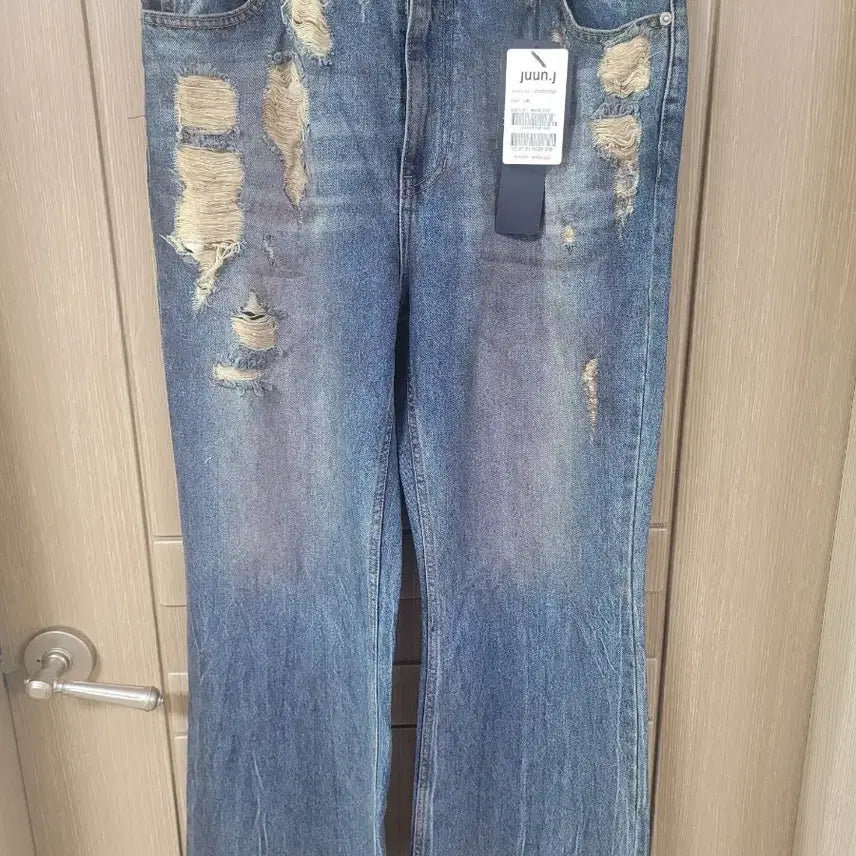 [BUNJANG] Juun.J Distressed Semi Bootcut Denim Pants / 준지 데님
