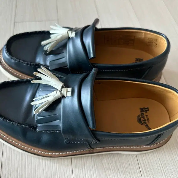 [BUNJANG] Dr. Martens Adrian Loafer Navy 250 / 닥터마틴 바렛 로퍼 네이비 색상 250