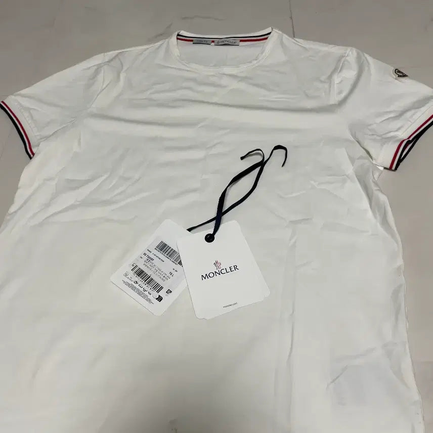 [BUNJANG] Moncler 24SS White Slim Fit T-Shirt L / 24ss 몽클레어 화이트 슬림핏 반팔 L