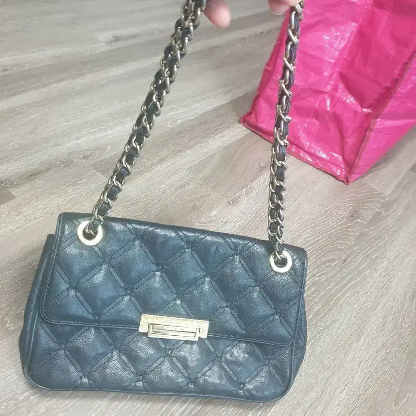 [BUNJANG] TheM Black Quilted Shoulder Bag with Chain Detail / 더블엠 숄더백