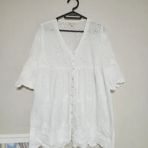 [BUNJANG] Plastic Island White Perforated Embroidery Blouse / 플라스틱아일랜드화이트 펀칭자수 블라우스