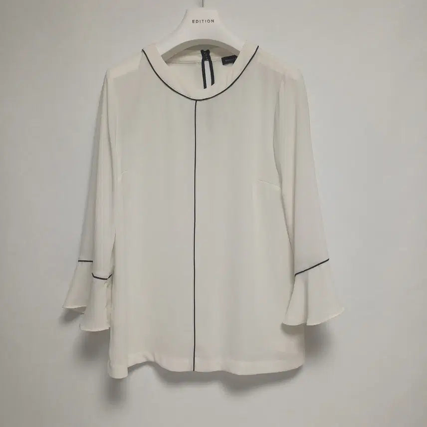 [BUNJANG] Banana Republic Piping Flutter Sleeve Blouse - Ivory / 바나나 리퍼블릭 파이핑 플러터 슬리브 블라우스 (S/P)