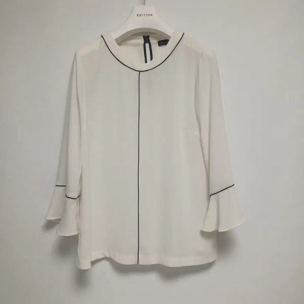 [BUNJANG] Banana Republic Piping Flutter Sleeve Blouse - Ivory / 바나나 리퍼블릭 파이핑 플러터 슬리브 블라우스 (S/P)