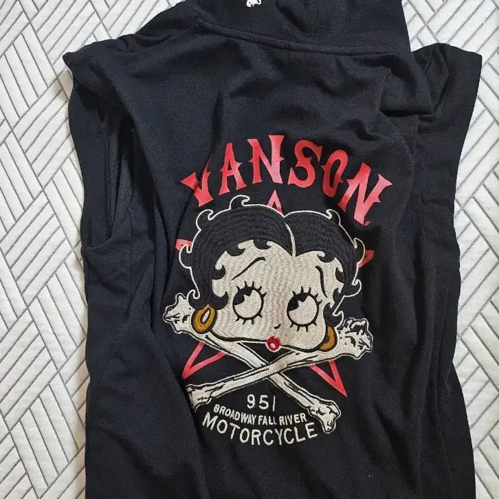 [BUNJANG] Betty Boop Black Punk Sleeveless Hoodie / 빈티지 샵에서 산 베티붑 블랙 펑크 나시 후드티