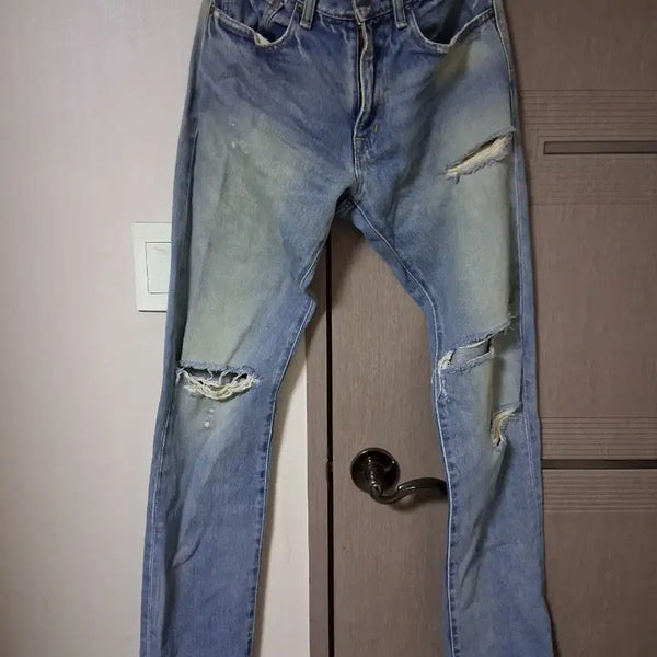 [BUNJANG] Levi's 501 Light Wash Distressed Jeans / 리바이스 501 청바지 연청 무릎 찢어진 빈티지 스타일 찢청