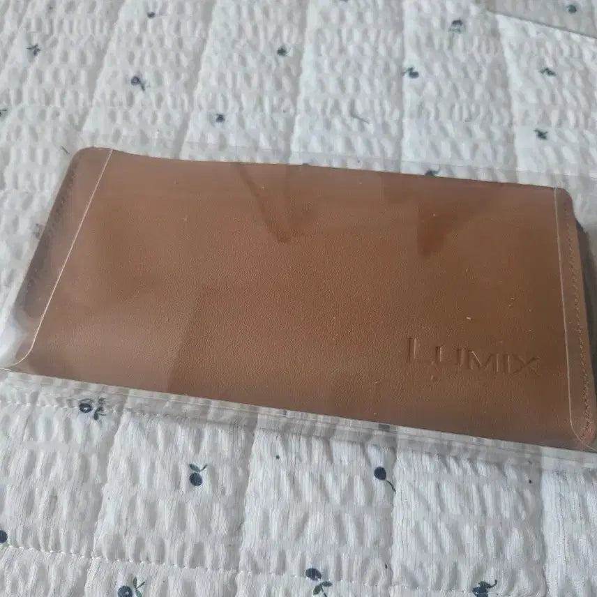 [BUNJANG] LUMIX Logo Embossed Leather Pouch (Sealed) / 루믹스 로고가 각인된 파우치 (미개봉)