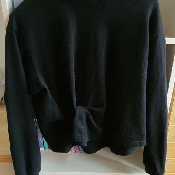 [BUNJANG] Black Twisted Crop Plain Sweatshirt T-Shirt / 블랙 꼬임 크롭 무지 맨투맨 스웻셔츠 스웨트셔츠 티셔츠 미착용
