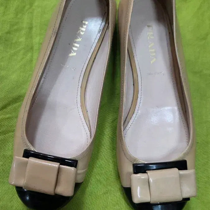 [BUNJANG] Prada Women's Beige/Black Ribbon Detail Flat Shoes / 프라다 여성 플랫슈즈 베이지/블랙 250