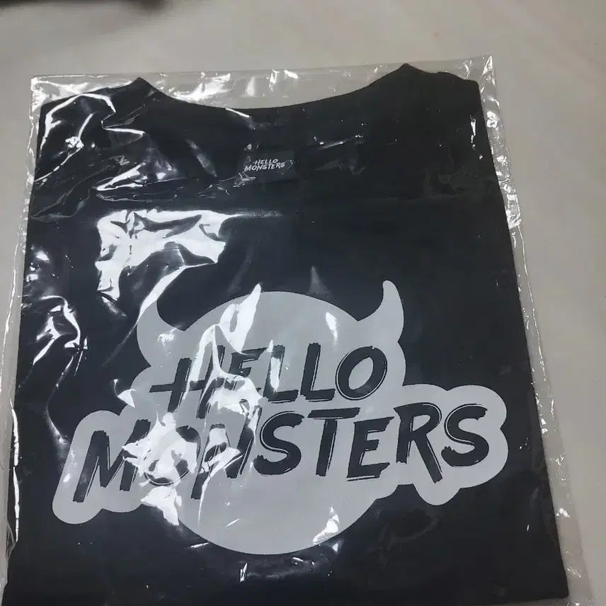 [BUNJANG] Hello Monsters Black T-Shirt / 헬로 몬스터즈 반팔티 블랙