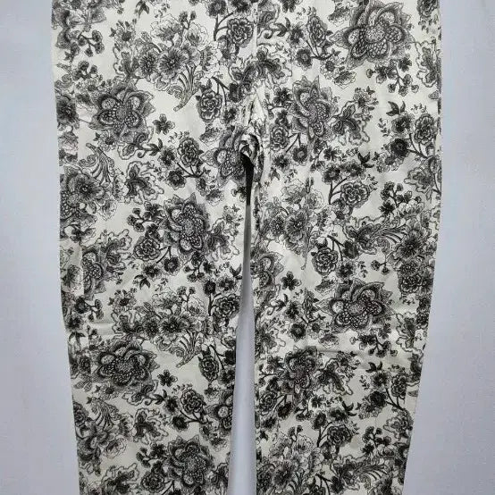 [BUNJANG] Oilily White & Black Flower Pattern Slacks / [여자30]오일릴리(정품) 화이트&블랙 플라워 패턴 슬랙스 30
