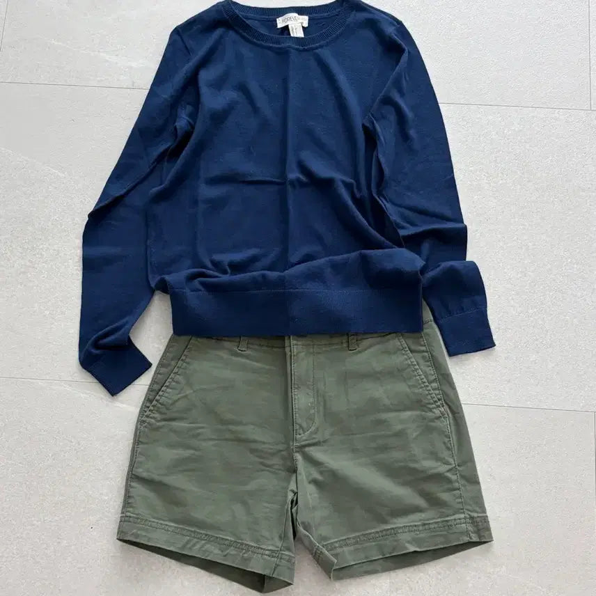 [BUNJANG] Forever21 Navy Knit Top & GAP Khaki Shorts Set / 네이비 얇은 니트 + GAP 카키 반바지 세트