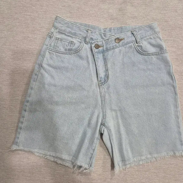 [BUNJANG] Ice Blue Denim Cut-off Shorts / 연청 아이스청 크로스 데님 숏팬츠 청반바지 컷팅 4부 5부 미듐
