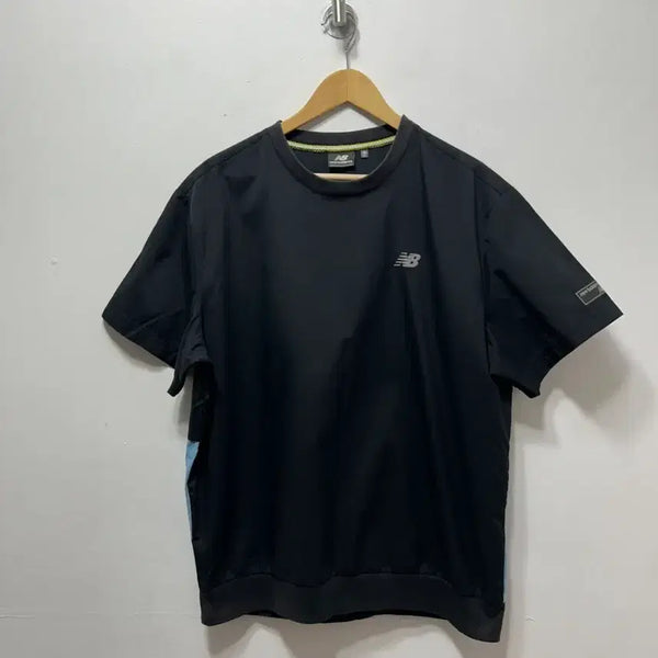 [BUNJANG] New Balance Black Performance Short Sleeve T-Shirt (Size 100) / 뉴발란스 반팔 티셔츠 블랙 100 기능성
