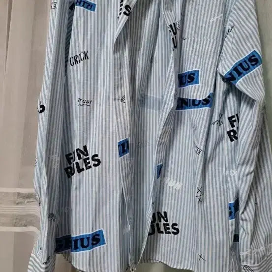 [BUNJANG] Striped Shirt with Font Printing / 스트라이프 셔츠 폰트 프린팅