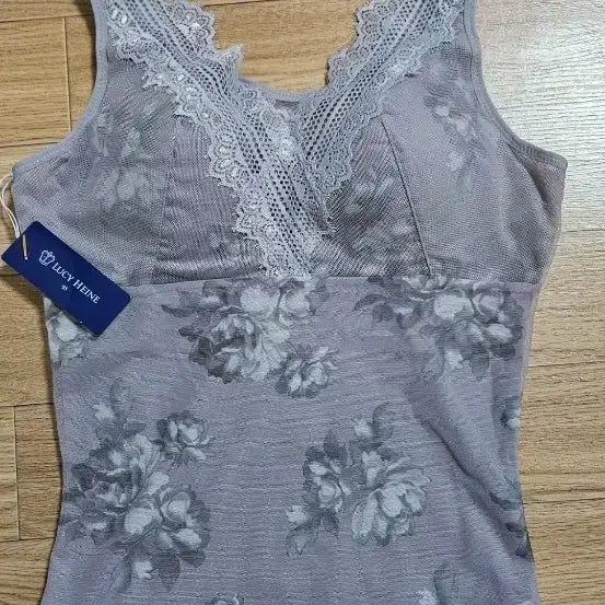 [BUNJANG] Lucy Hein Flower Lace Camisole / 루시헤인 플라워 레이스 나시 새제품 95