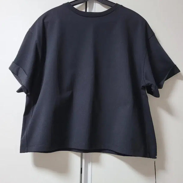 [BUNJANG] Riricci Black Round Neck Short Sleeve T-Shirt / 제평)리리끄 블랙 라운드넥 반팔 티셔츠