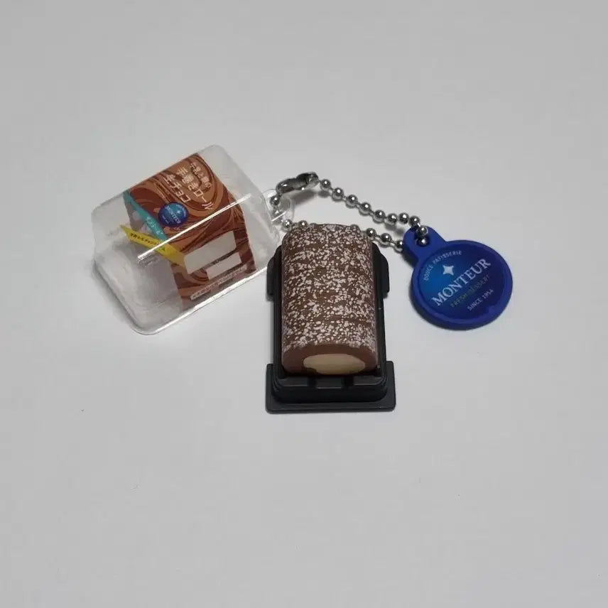 [BUNJANG] Monter Choco Roll Cake Gacha Keychain / 몬테르 초코 롤케이크 가챠