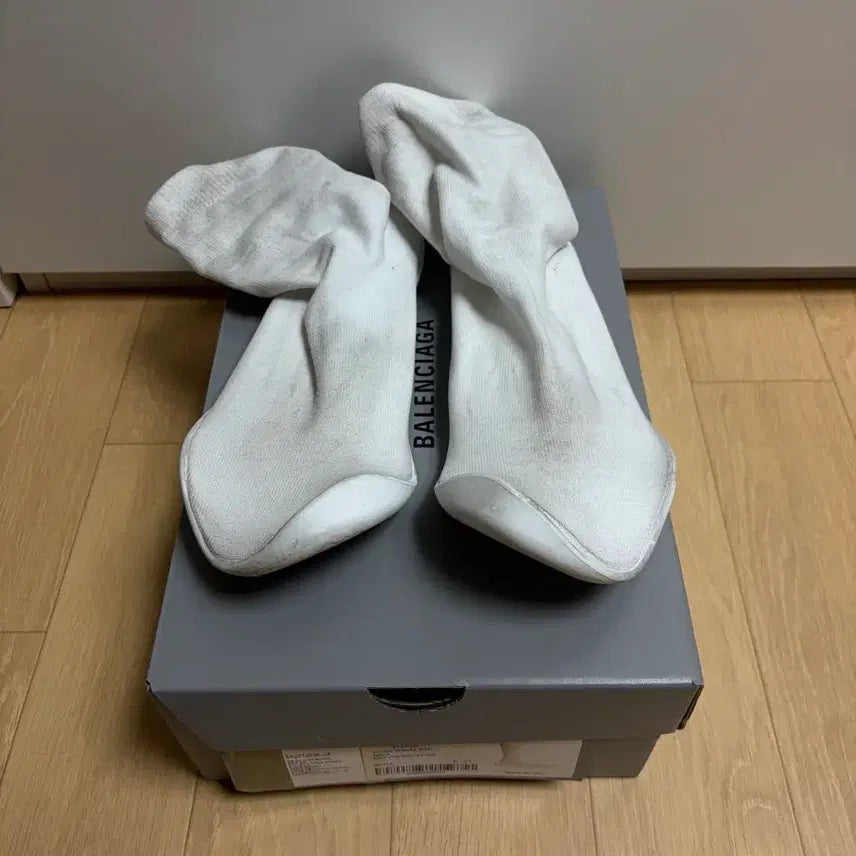 [BUNJANG] Balenciaga Ultraflat Socks Sneakers White Size 41 / 발렌시아가 삭스 스니커즈 화이트 41