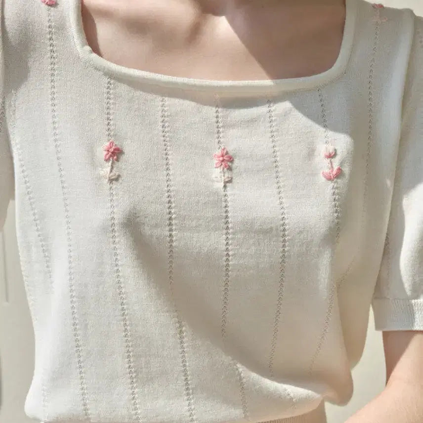 [BUNJANG] Riviera Flower Square Knit White / 트와 리비에라 플라워 스퀘어 니트 화이트
