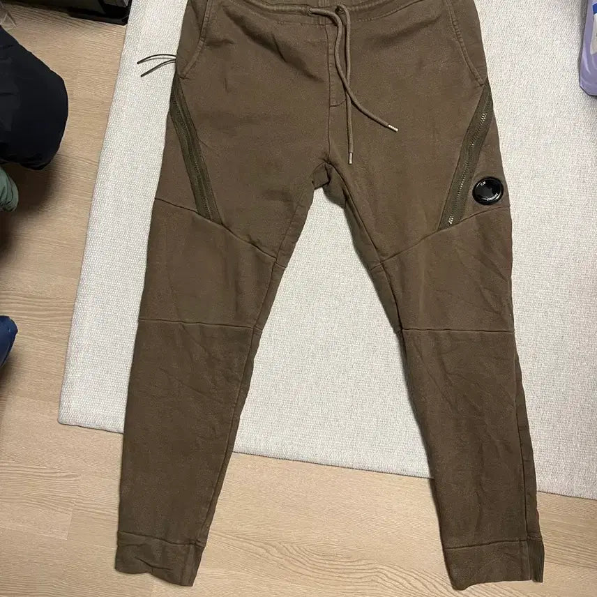 [BUNJANG] MCP Company 20FW Lens Wappen Jogger Pants / [M]CP컴퍼니 20fw 렌즈 와펜 조거팬츠