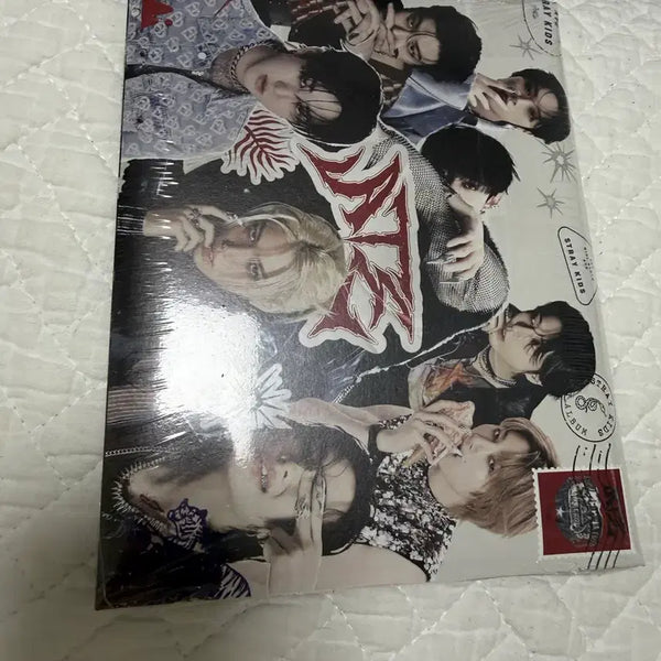 [BUNJANG] Stray Kids Poster/Photobook Set (Sealed) / 스키즈 희귀템(비닐미개봉)