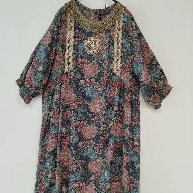[BUNJANG] Linen Blend Floral Lace Color-Block Semi-Open Long Dress (Sizes 88-99) / 88 99 고급스런 꽃나염 린넨 마 레이스 배색 반오픈 원피스
