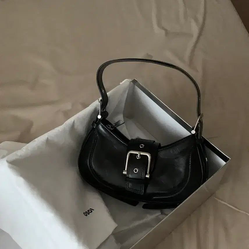 [BUNJANG] Osoi Hobo Brocle Bag Stone Black / 오소이 호보 브로클백 스톤블랙