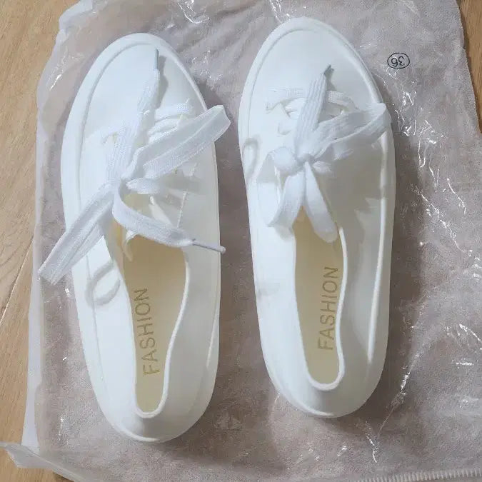 [BUNJANG] White Sneakers (Size 230) / 화이트 스니커즈